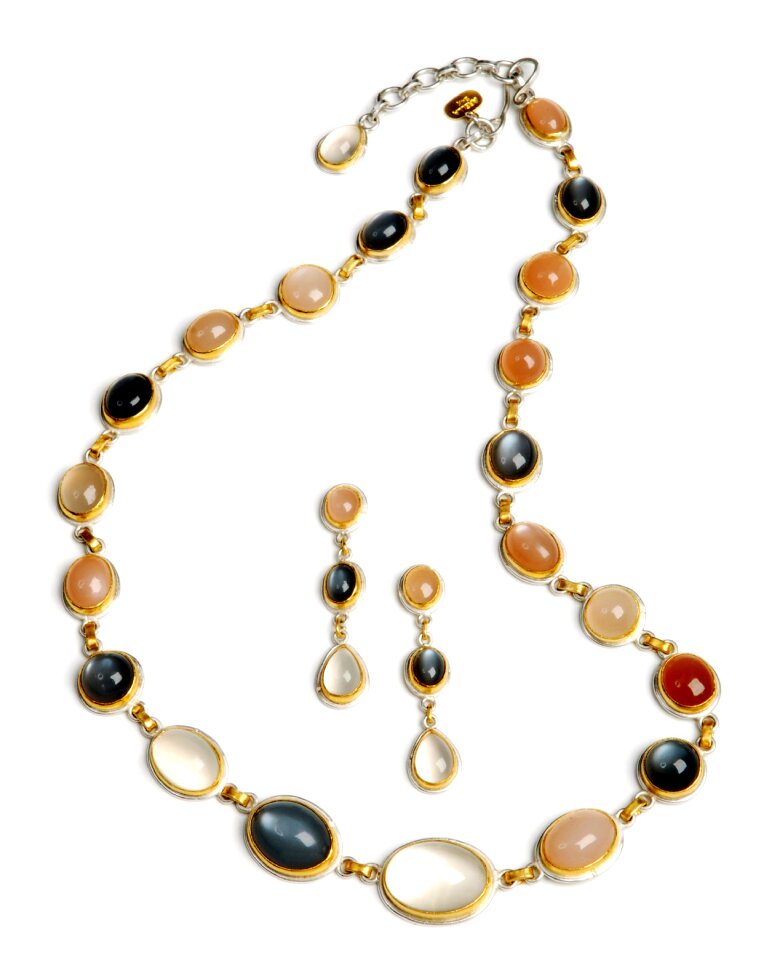 Necklace earrings jewelry