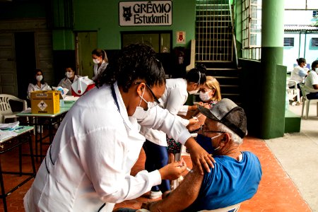 24.03.2021 - Vacinação dos idosos com 76 anos nas escolas - Foto Michel Corvello