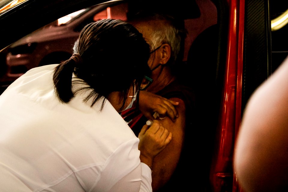 20.03.2021 Drive-thru para 1° dose dos idosos com 76 anos Foto Rodrigo Chagas
