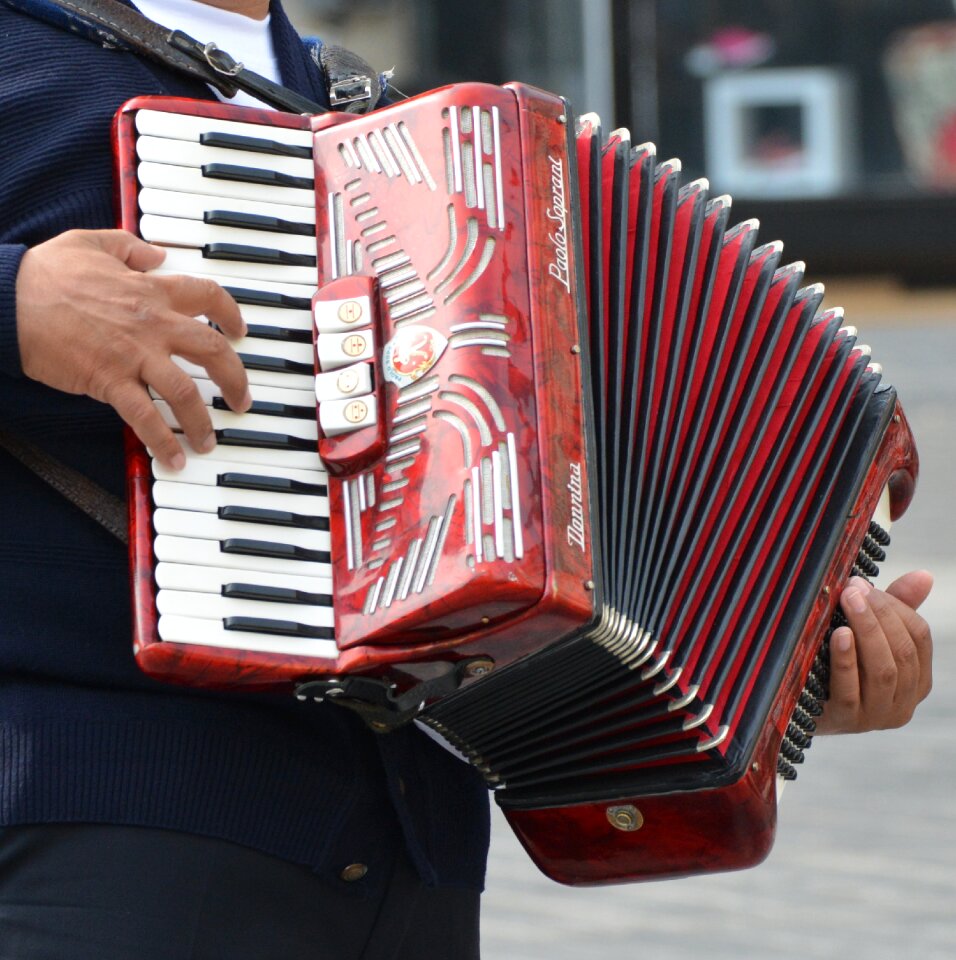 Play musical instrument keys