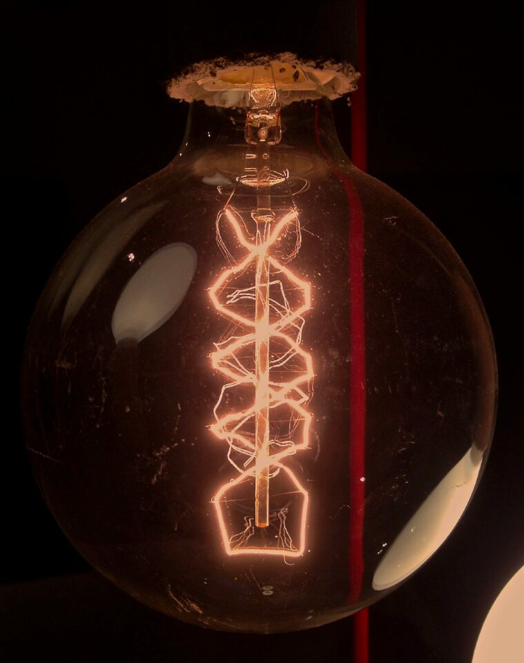 Light bulb idea symbol