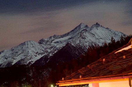 02.01.2015 saint nicolas - valle d'aosta - panorama notturno dall'albergo sulla Grivola photo