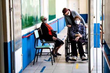 24.03.2021 - Vacinação dos idosos com 76 anos nas escolas - Foto Michel Corvello