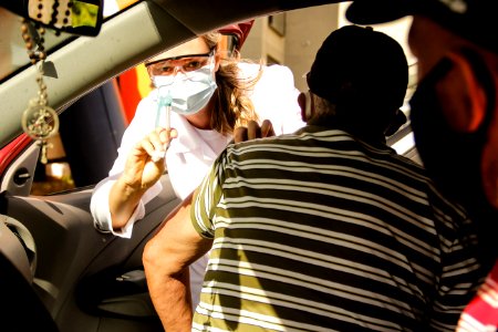 27.02.2021 Prefeita Paula Mascarenhas acompanha Drive Thru de Vacinação para idosos Foto Rodrigo Chagas