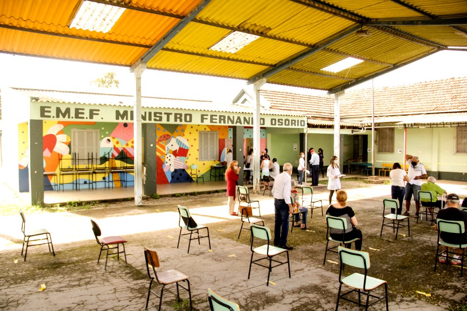01.03.2021 Retomada da vacinação de idosos em escolas  Foto Rodrigo Chagas