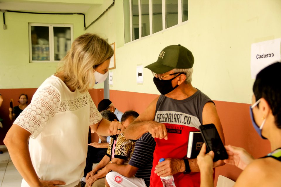 03.03.2021 Prefeita Paula Mascarenhas acompanha vacinação de idosos nas escolas Foto Rodrigo Chagas