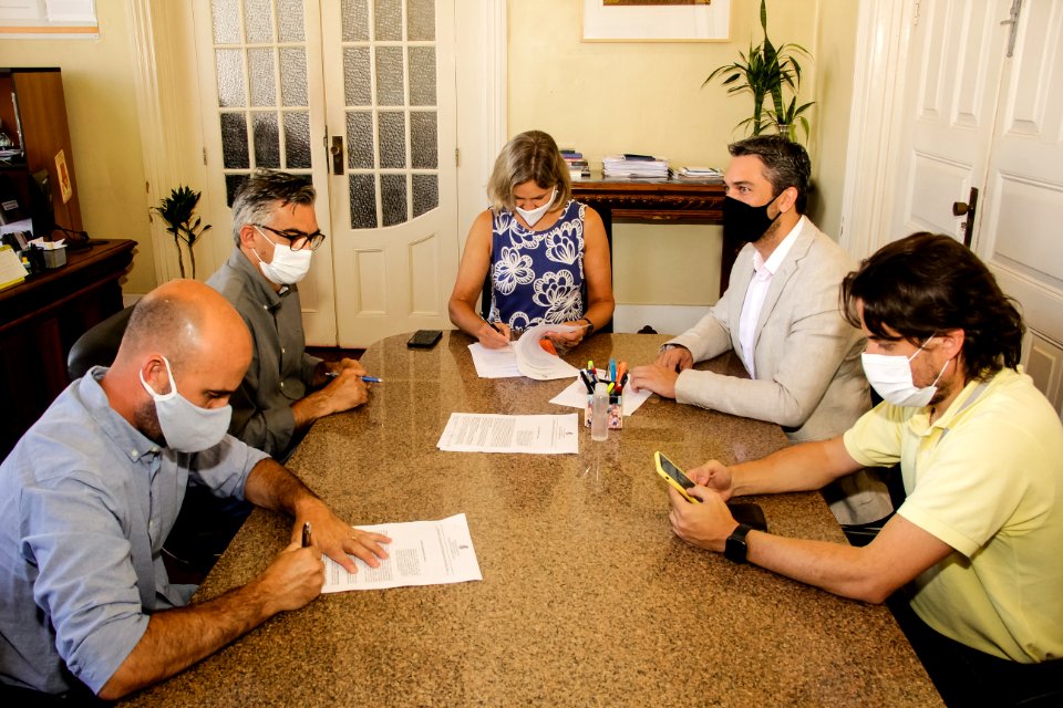 26.02.2021 Prefeita Paula Mascarenhas Assina contrato para execução da obra de pavimentação da rua General Teles Foto Rodrigo Chagas