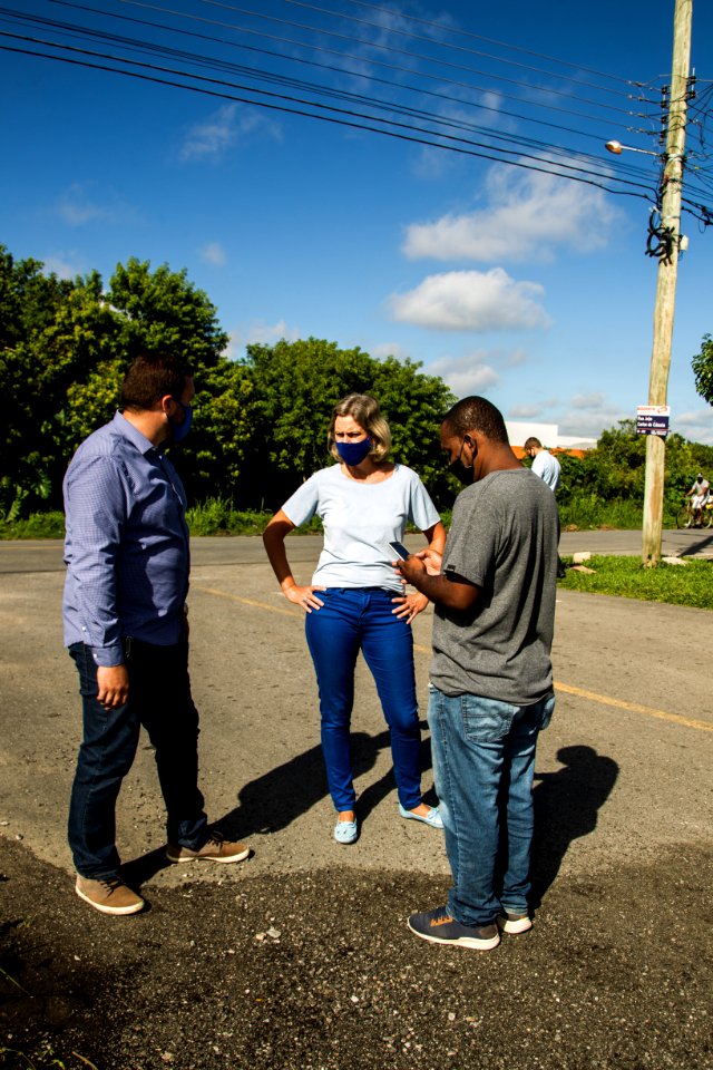 19.02.2021 - Prefeita Paula Mascarenhas visita a rua João Carlos de Cássia, entre a rua Clio Fiori Druck e rua 3 do Bairro Eldorado - Foto: Gustavo Vara