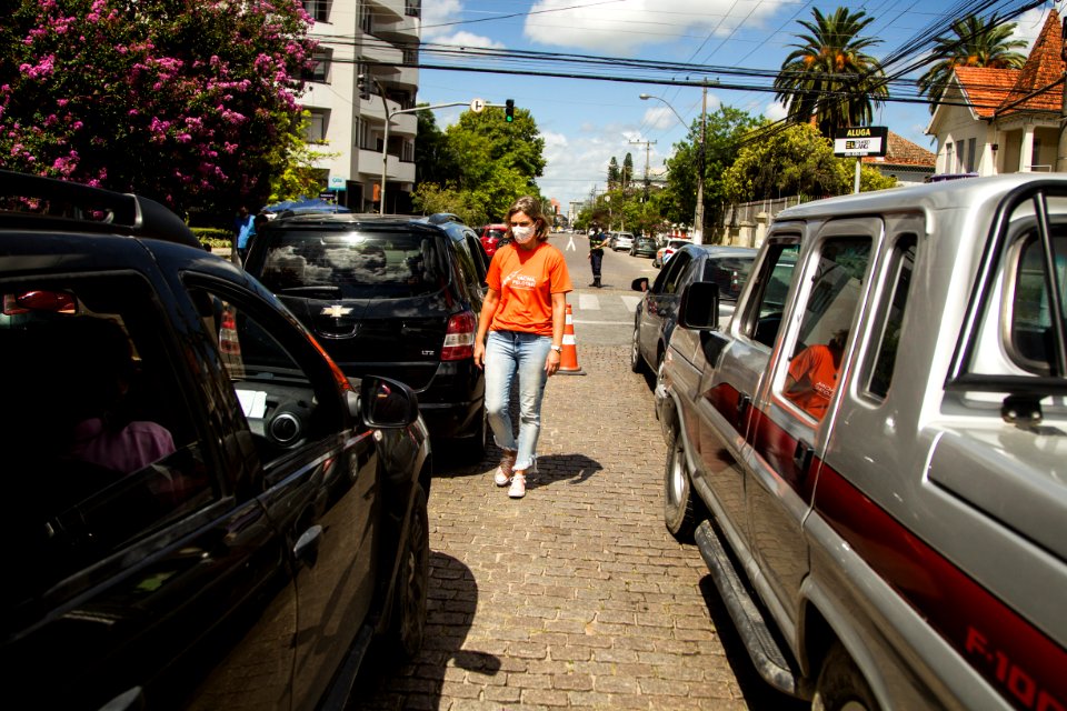 27.02.2021 - Prefeita Paula Mascarenhas acompanha o drive thru de vacinação para idosos - Foto: Gustavo Vara
