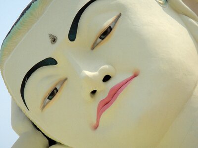 Face serene white