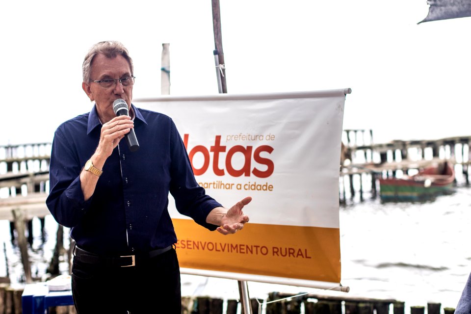 01.02.2021 - Prefeito em exercício, Idemar Barz prestigia abertura da Safra do Camarão na Colônia de Pescadores Z3 - Foto Michel Corvello
