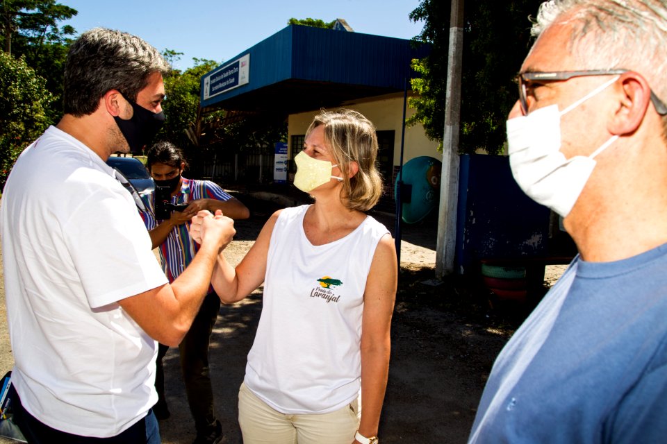 23.01.2021 - Prefeita Paula Mascarenhas em visita às obras de pavimentação e sinalização da avenida Pernambuco, no Barro Duro, acompanhada dos deputados Daniel Trzeciak e Luiz Henrique Viana - Foto: Gustavo Vara