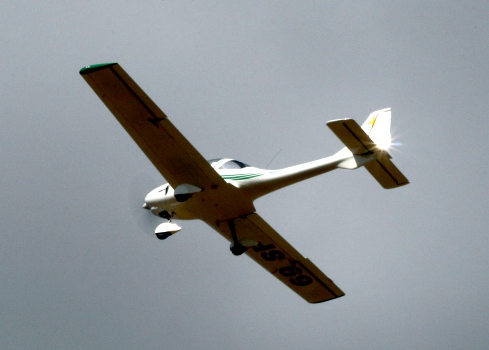 69SF F-JEFO Aviakit Vega 3000