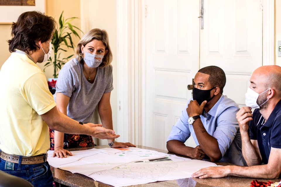 17.12.2020 - Prefeita Paula Mascarenhas realiza o anúncio de recurso para obra do PAC Farroupilha com o vereador eleito Cesinha (PSB) - Foto Michel Corvello