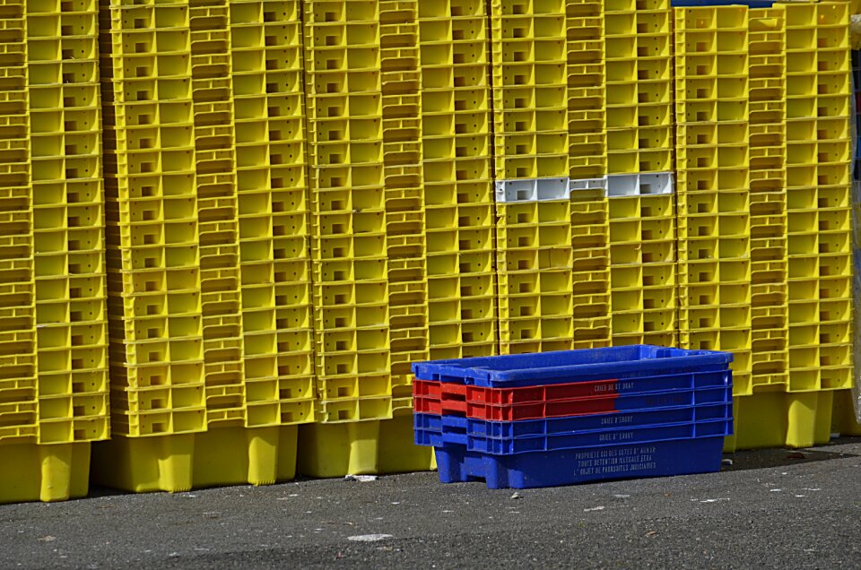 Yellow auction stacking