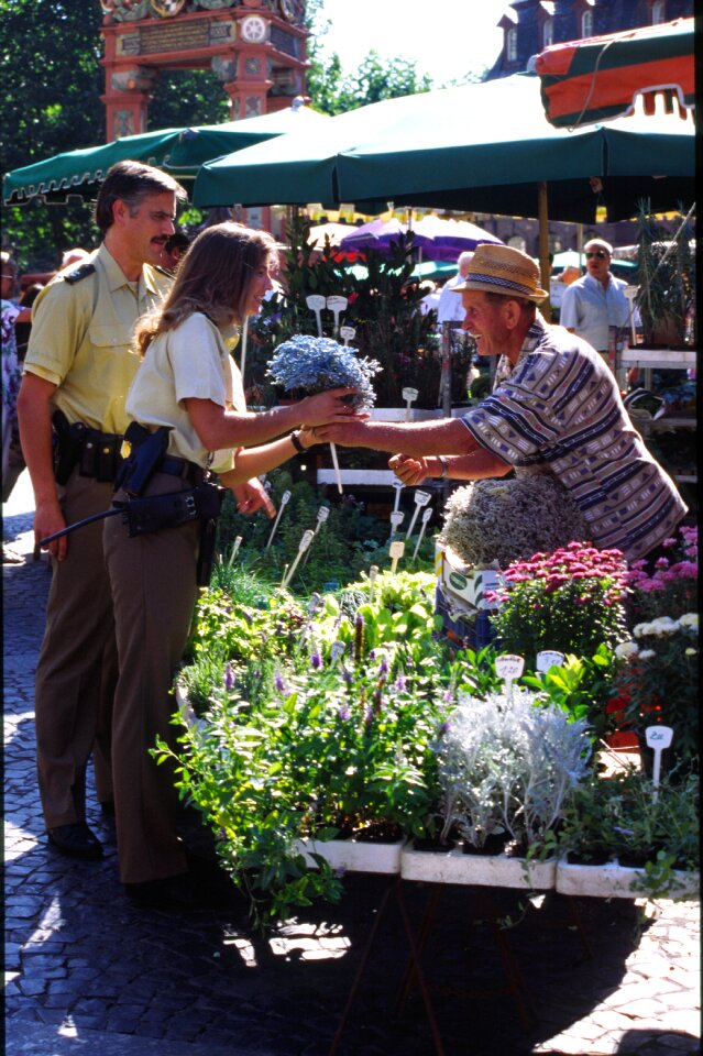 Contact marketplace citizens