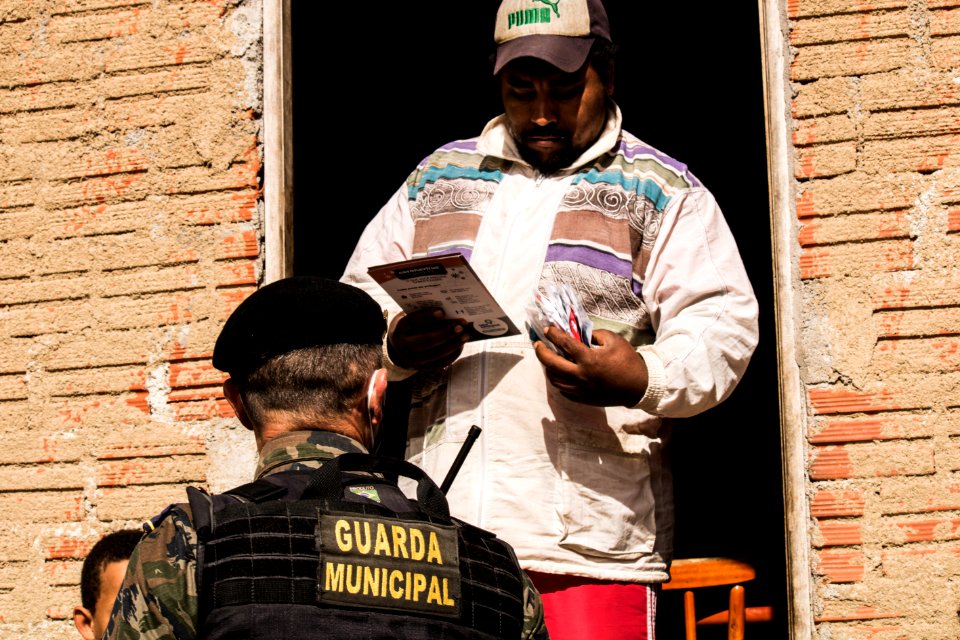 28.07.2020 - Patrulha Rural da GM realiza ação de orientação e distribuição de máscaras - Foto Michel Corvello