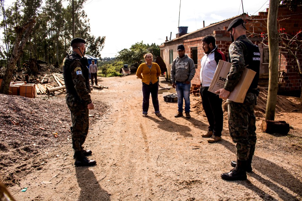28.07.2020 - Patrulha Rural da GM realiza ação de orientação e distribuição de máscaras - Foto Michel Corvello