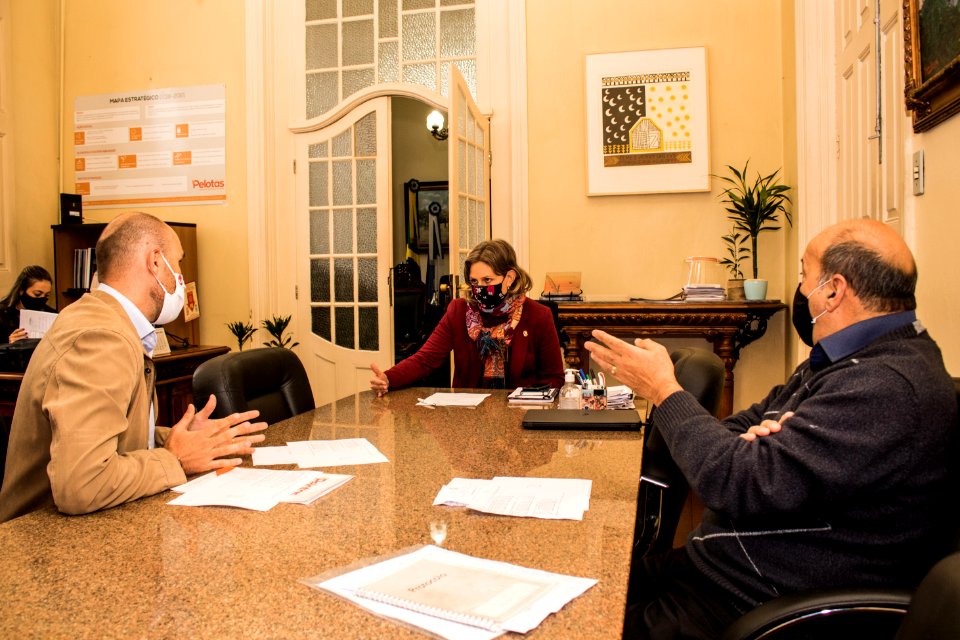 18.06.2020 - Prefeita Paula Mascarenhas realiza reunião com secretários de Transporte e Trânsito e de Administração e Recursos Humanos - Foto Michel Corvello