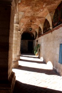 corredor de piedra