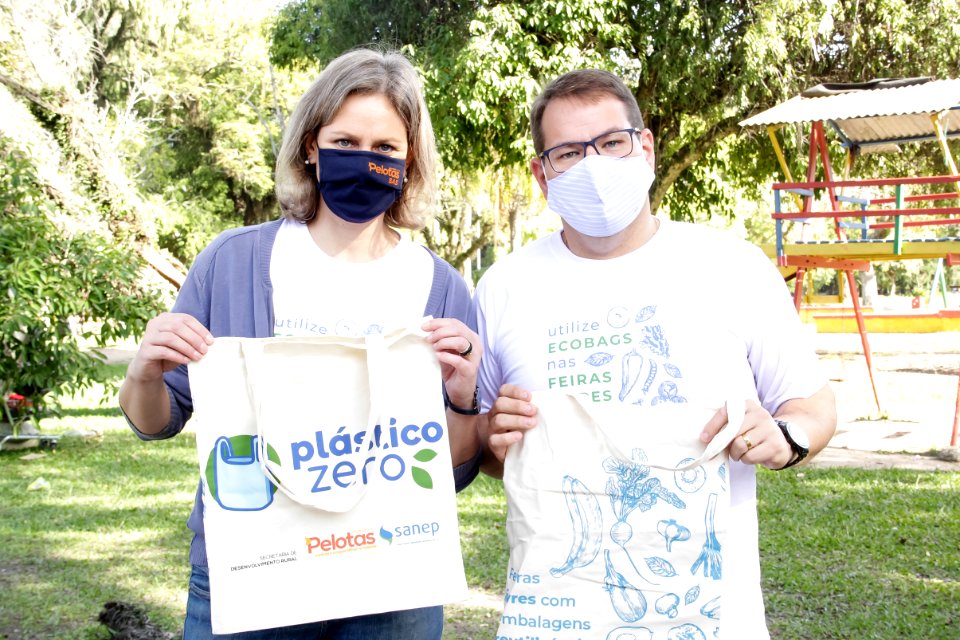 30.05.2020 - Prefeita Paula Mascarenhas participa do inicio Projeto Plástico Zero do Sanep nas Feiras Livres Foto: Rodrigo Chagas