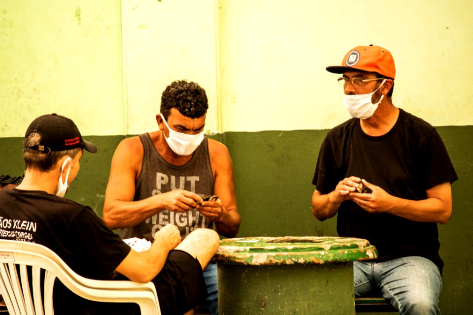 24.04.2020 - Prefeita Paula Mascarenhas visita estrutura montada para receber pessoas em situação de rua no colégio pelotense - Foto Michel Corvello