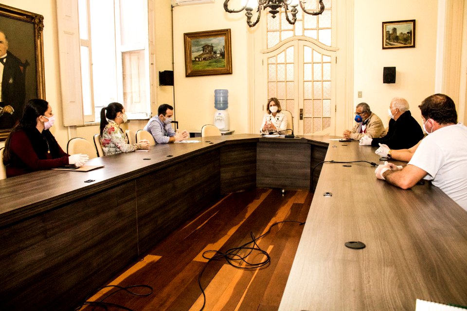 21.05.2020- Prefeita Paula Mascarenhas em reunião com organizadores de eventos - Foto Michel Corvello