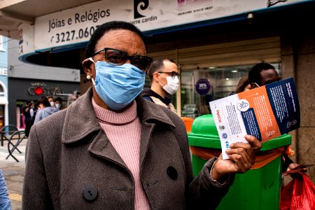 12.05.2020 - Ação integrada entre forças de seguraça para distribuição de máscaras com entrega de material de conscientização - Foto Michel Corvello