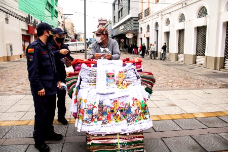 12.05.2020 - Ação integrada entre forças de seguraça para distribuição de máscaras com entrega de material de conscientização - Foto Michel Corvello