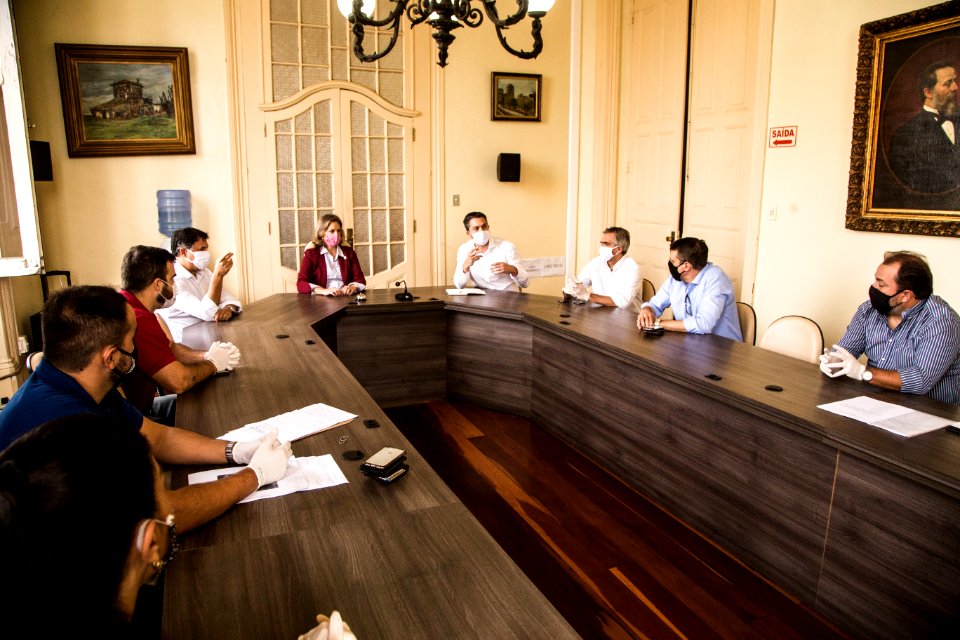 24.04.2020 -  Prefeita Paula Mascarenhas em reunião com representantes de academias - Foto: Gustavo Vara