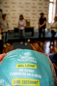 24.04.2020 - Prefeita Paula Mascarenhas recebe doação de máscaras cuidativas doadas ao Poder Público - Foto Michel Corvello