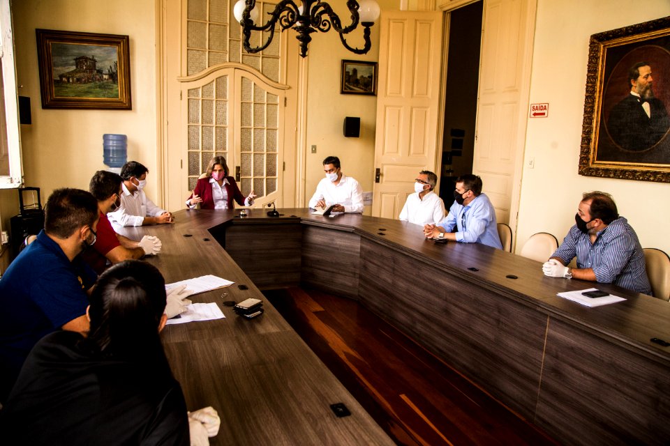 24.04.2020 -  Prefeita Paula Mascarenhas em reunião com representantes de academias - Foto: Gustavo Vara
