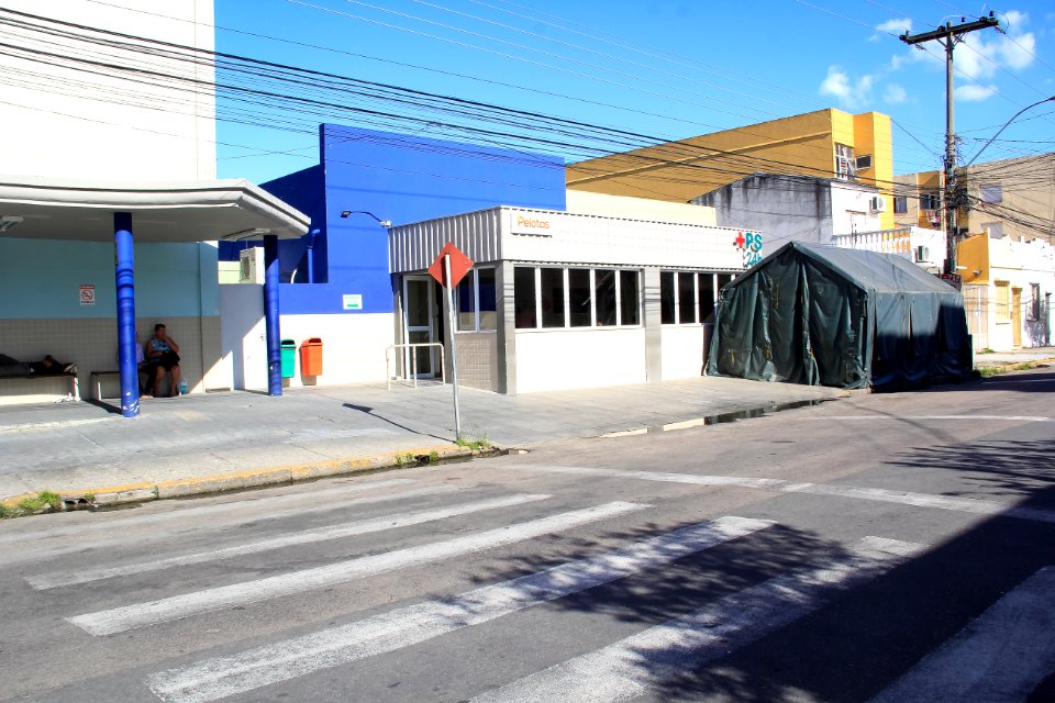 21.03.2020 - Exército monta barraca no PS de Pelotas para ajudar na triagem de pacientes - Foto Rodrigo Chagas