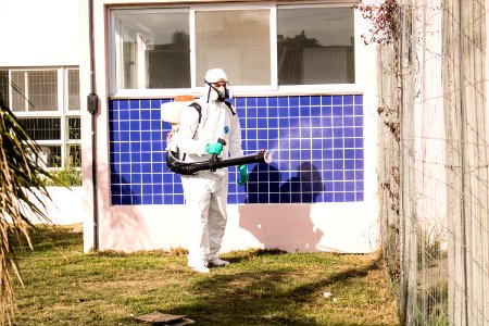 26.03.2020 - Ação de pulverização na UPA areal, PS e prédios públicos para prevenir a contaminação por coronavírus - Foto Michel Corvello