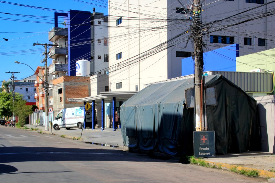 21.03.2020 - Exército monta barraca no PS de Pelotas para ajudar na triagem de pacientes - Foto Rodrigo Chagas