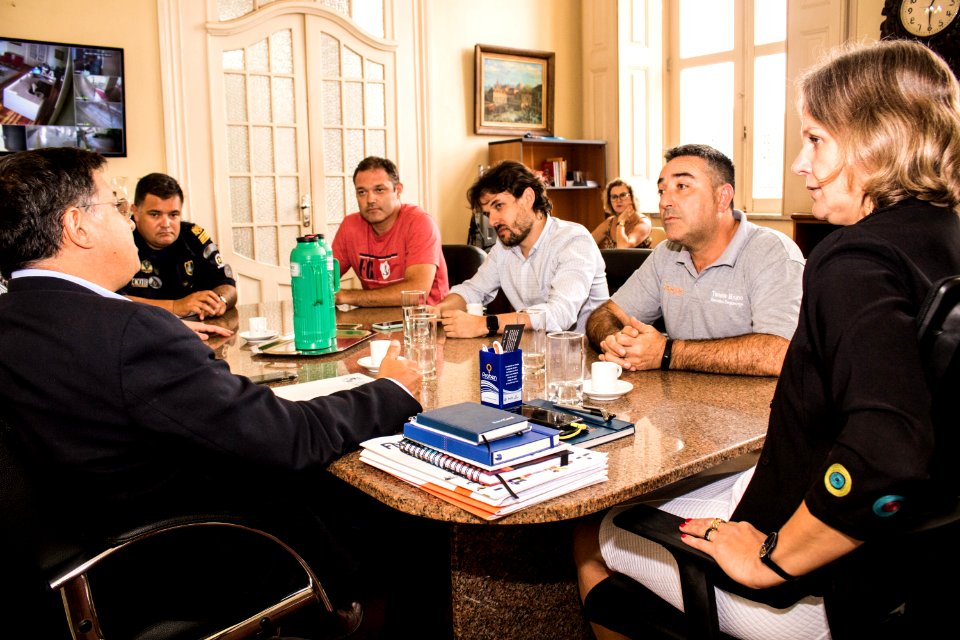 10.03.2020 Prefeita Paula Mascarenhas em  Reunião sobre cercamento eletrônico - Michel Corvello