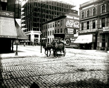 Capturing the City: Photographs from the Streets of St. Louis, 1900–1930 photo