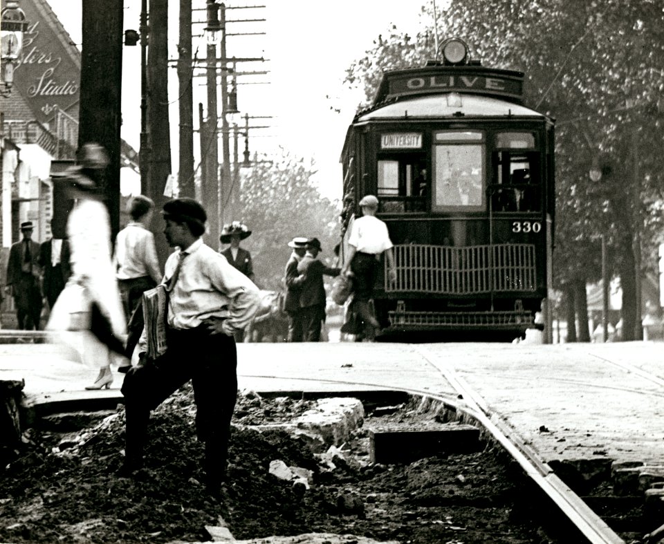 Capturing the City: Photographs from the Streets of St. Louis, 1900–1930