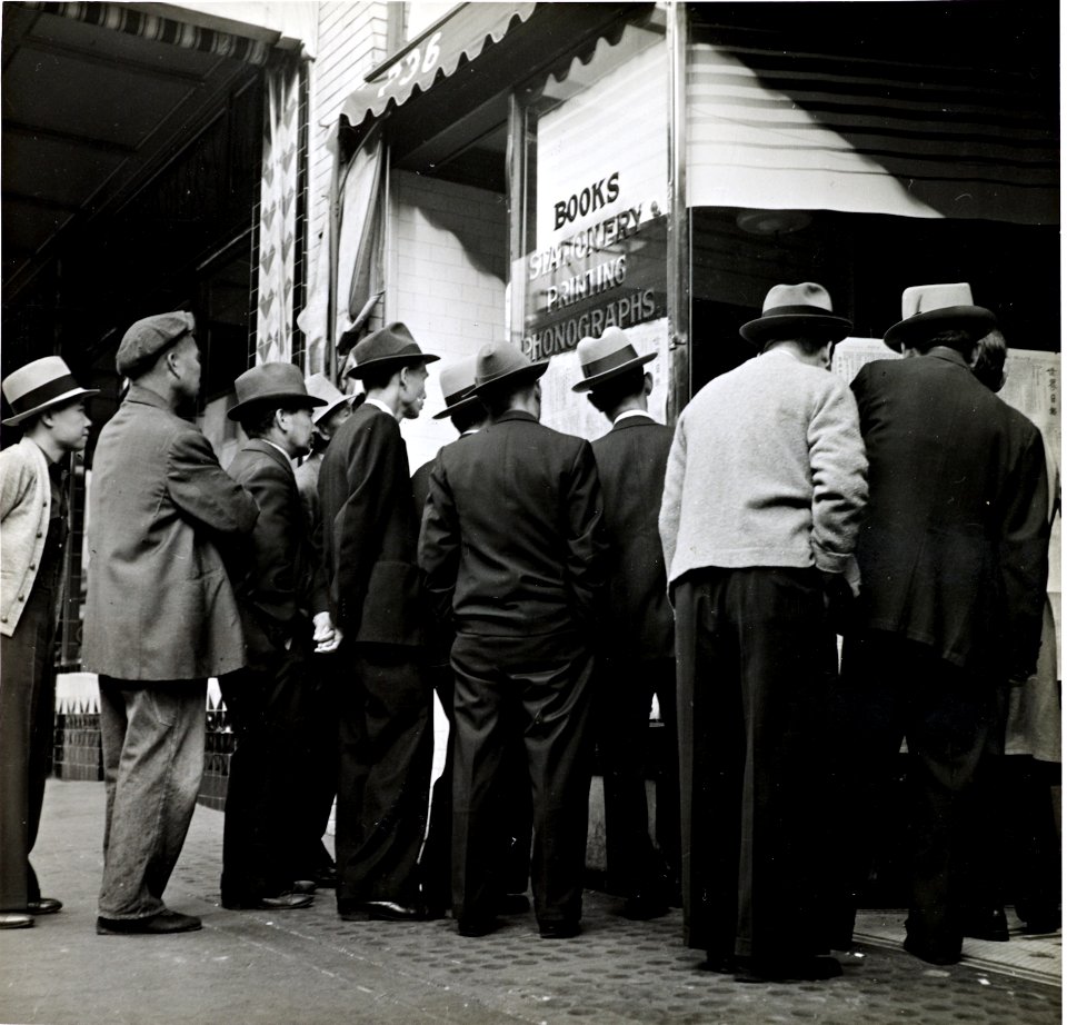 Chinese reading news of the surrender of Canton to the Japanese