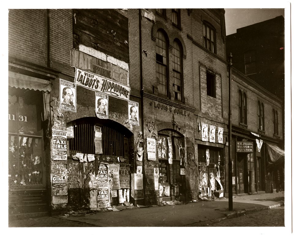 Capturing the City: Photographs from the Streets of St. Louis, 1900–1930