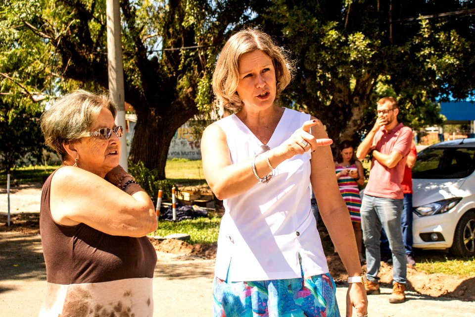 16.02.2020 - Prefeita Paula Mascarenhas visita a obra de pavimentação no Balneário dos Prazeres dentro do programa Obra no Bairro - Foto Michel Corvello