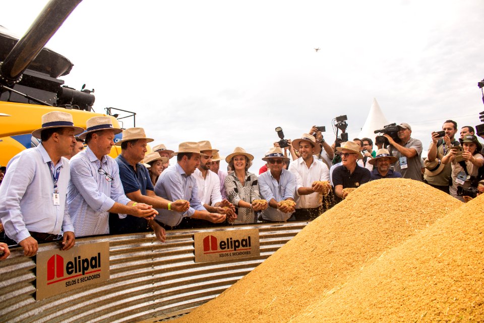 14.01.2020 - Prefeita Paula Mascarenhas e o governador Eduardo Leite prestigiam a abertura da 30ª Colheita do Arroz - Foto Michel Corvello