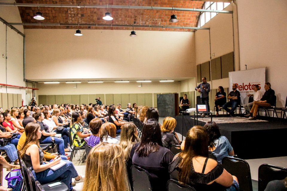 12.02.2020 -  Prefeita Paula Mascarenhas realiza acolhimento aos novos servidores da Educação - Foto Michel Corvello