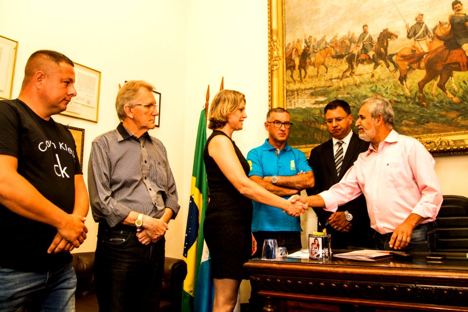 04.02.2020 - Prefeita Paula Mascarenhas entrega o veto ao PL da previdência ao presidente da Câmara de Vereadores, José Sizenando - Foto: Gustavo Vara