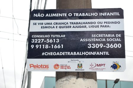 29.01.2020- Placa contra trabalho infantil - Foto Janine Tomberg