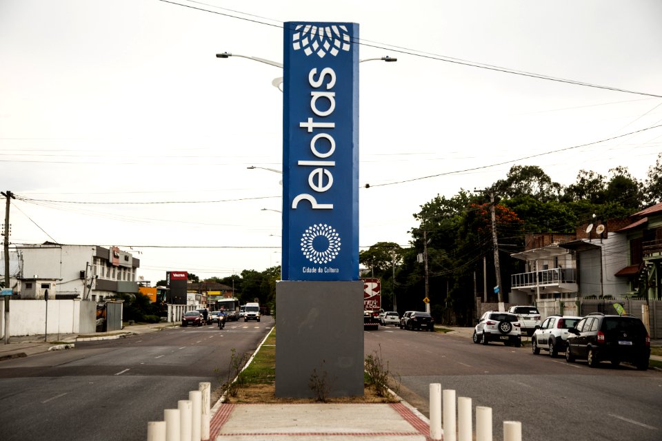 06.01.2019 - Prefeita Paula Mascarenhas e o vice Idemar Barz  visitam o novo pórtico instalado em uma das 4 entradas da cidade, na Viscondessa da Graça - Foto: Gustavo Vara