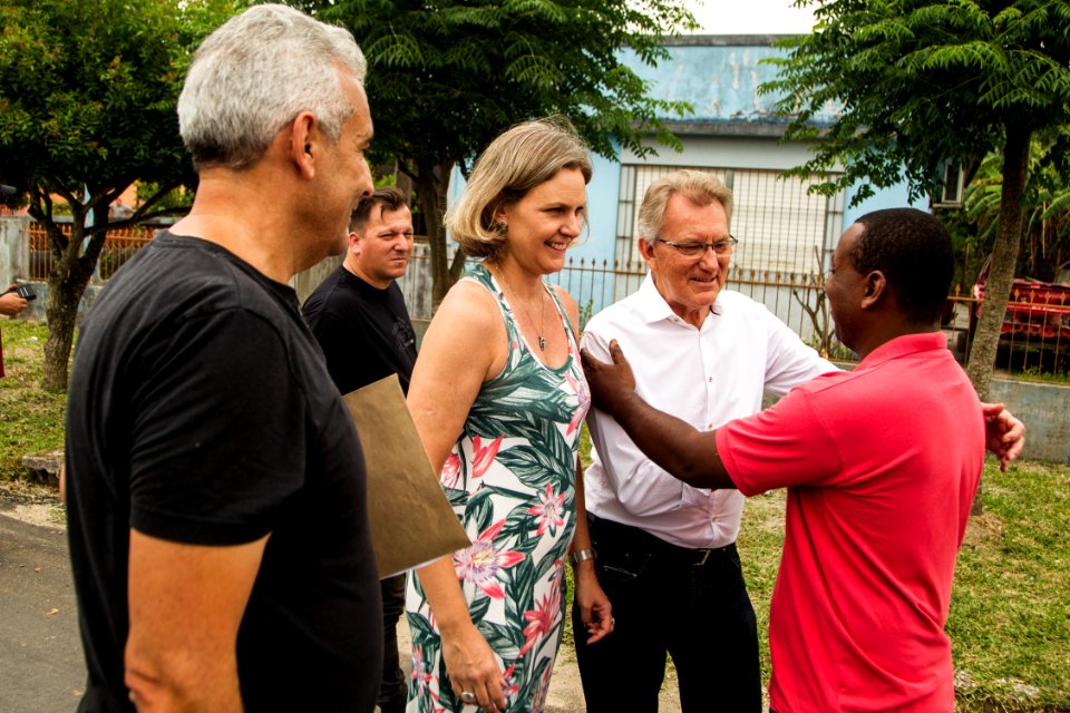 26.12.2019 - Prefeita Paula Mascarenhas e o vice Idemar Barz realizam a caminhada de entrega da requalificação asfáltica da rua Clio Fiori Druck - Foto: Gustavo Vara