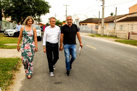 26.12.2019 - Prefeita Paula Mascarenhas e o vice Idemar Barz realizam a caminhada de entrega da requalificação asfáltica da rua Clio Fiori Druck - Foto: Gustavo Vara