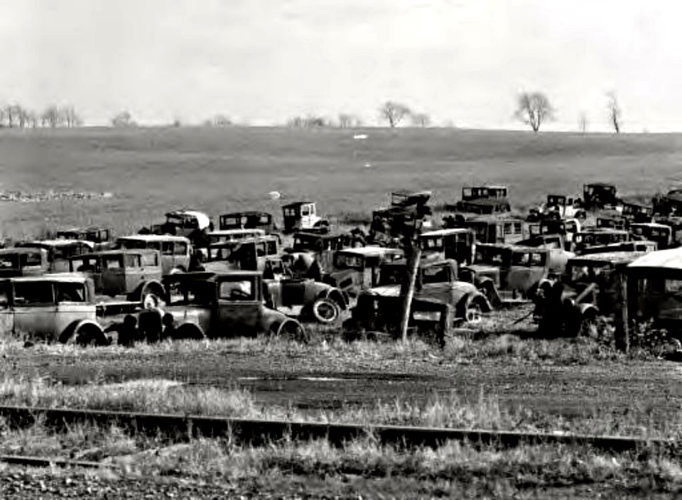 November 1935. Auto junkyard near Easton, Pennsylvannia