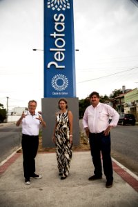 06.01.2019 - Prefeita Paula Mascarenhas e o vice Idemar Barz  visitam o novo pórtico instalado em uma das 4 entradas da cidade, na Viscondessa da Graça - Foto: Gustavo Vara